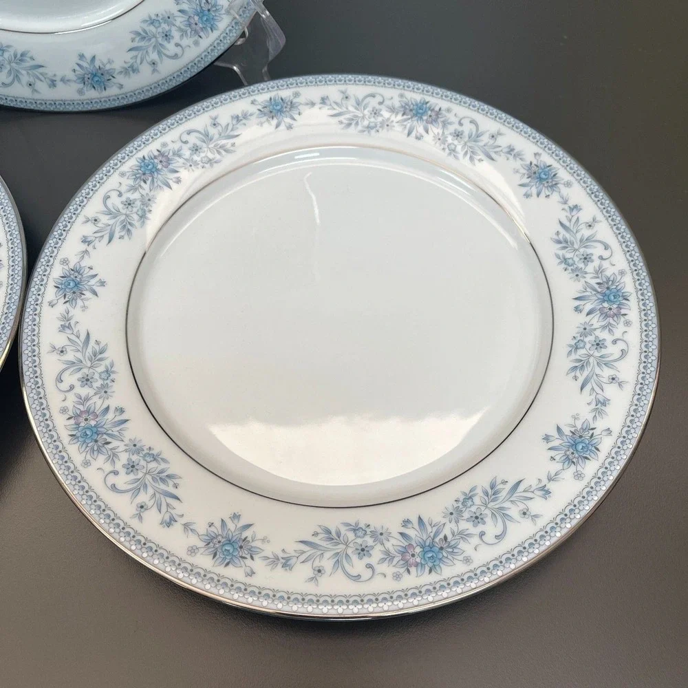 Noritake Blue Hill 2482‎ Dinner Plates Blue White Floral Platinum Trim Lot of 3